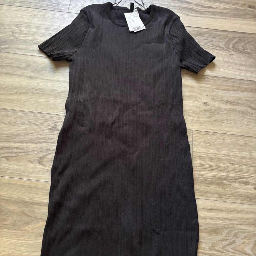 Elegant H&M Black Ribbed Dress - Picture 2 of 6